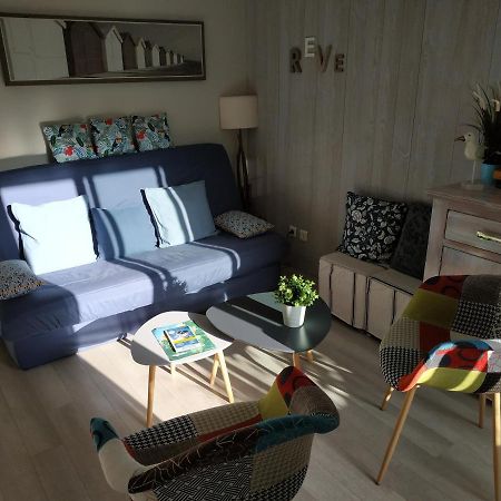 Charmant Appartement A 350M De La Plage Et Du Port Frejus Exterior photo