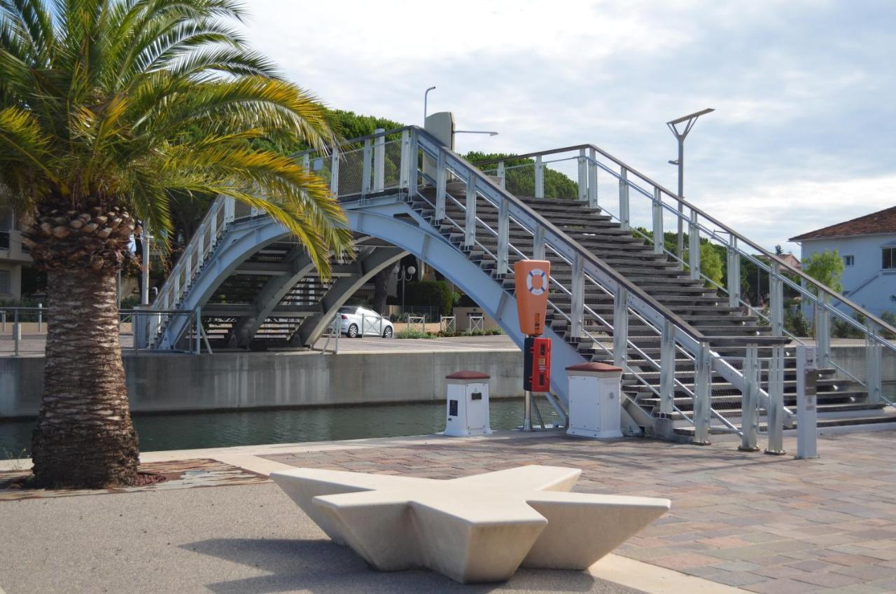 Charmant Appartement A 350M De La Plage Et Du Port Frejus Exterior photo