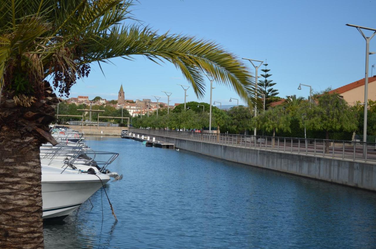 Charmant Appartement A 350M De La Plage Et Du Port Frejus Exterior photo