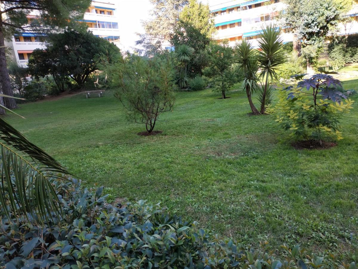 Charmant Appartement A 350M De La Plage Et Du Port Frejus Exterior photo